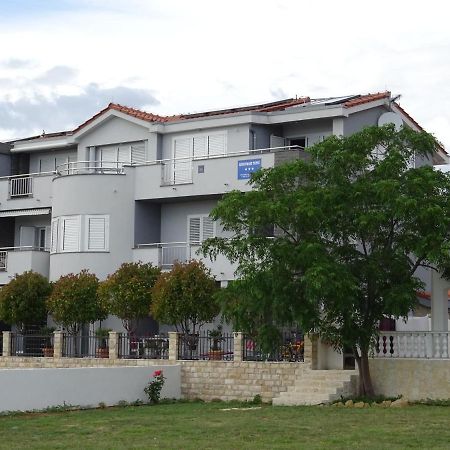 Apartments Topic Nin Bagian luar foto
