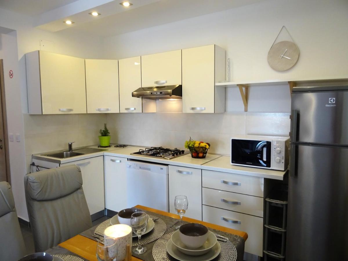 Apartments Topic Nin Bagian luar foto