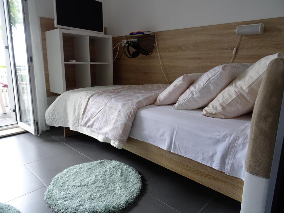 Apartments Topic Nin Bagian luar foto