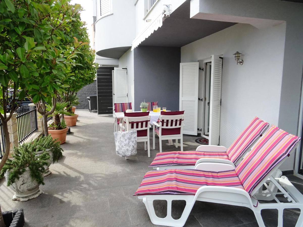 Apartments Topic Nin Bagian luar foto
