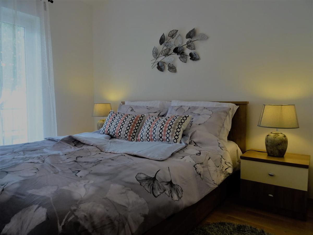Apartments Topic Nin Bagian luar foto