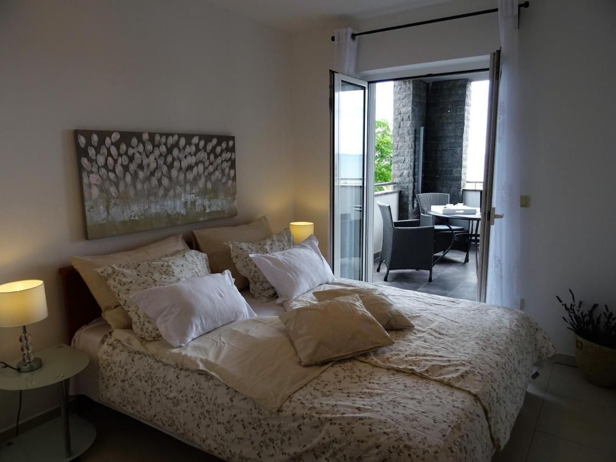 Apartments Topic Nin Bagian luar foto