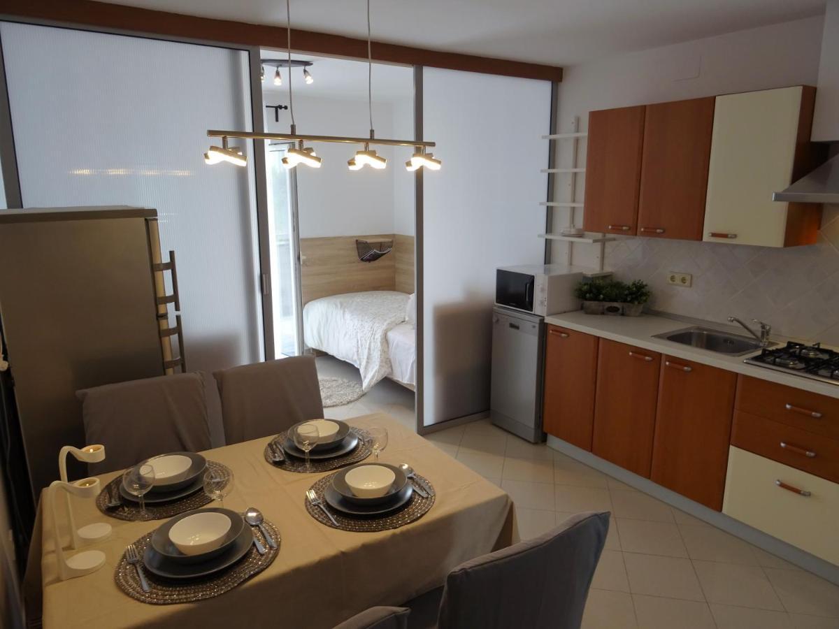 Apartments Topic Nin Bagian luar foto