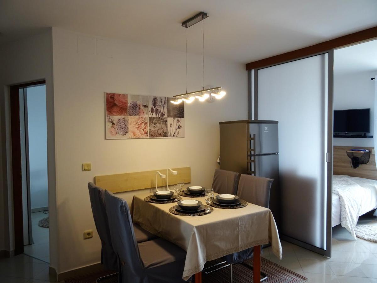 Apartments Topic Nin Bagian luar foto