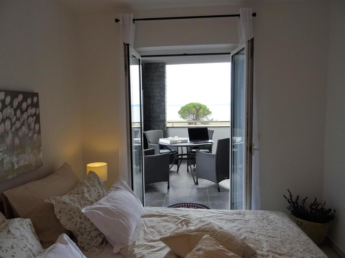 Apartments Topic Nin Bagian luar foto