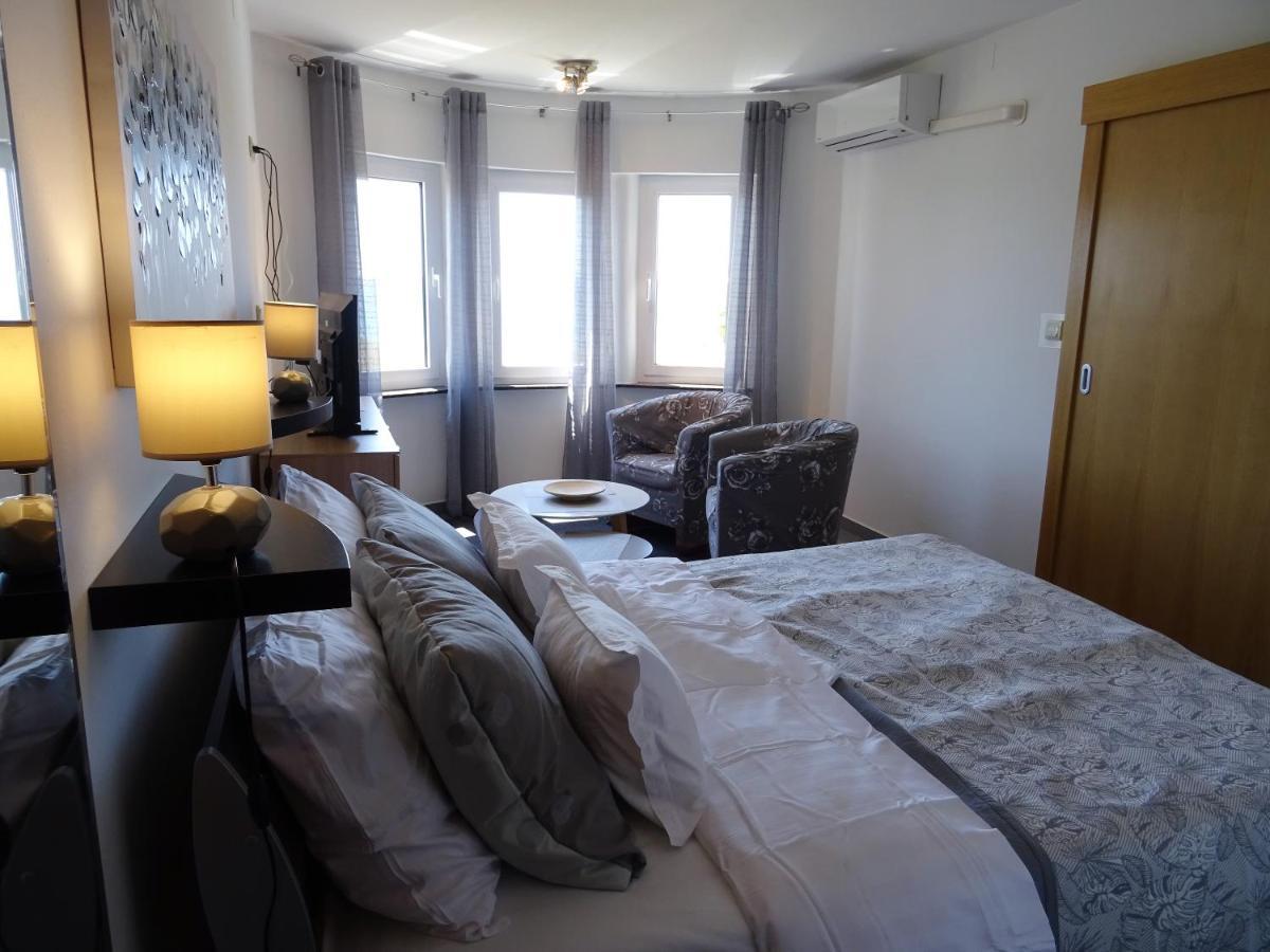 Apartments Topic Nin Bagian luar foto