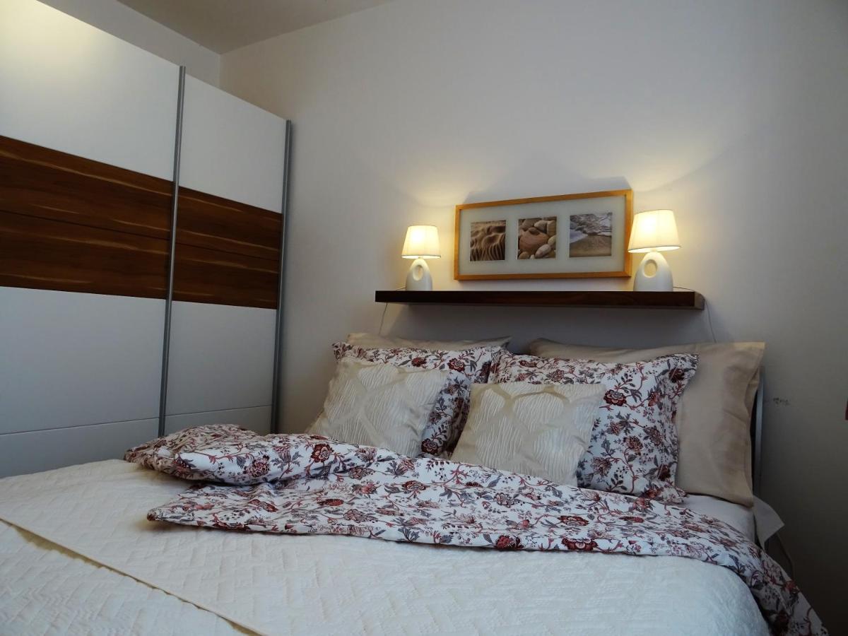 Apartments Topic Nin Bagian luar foto