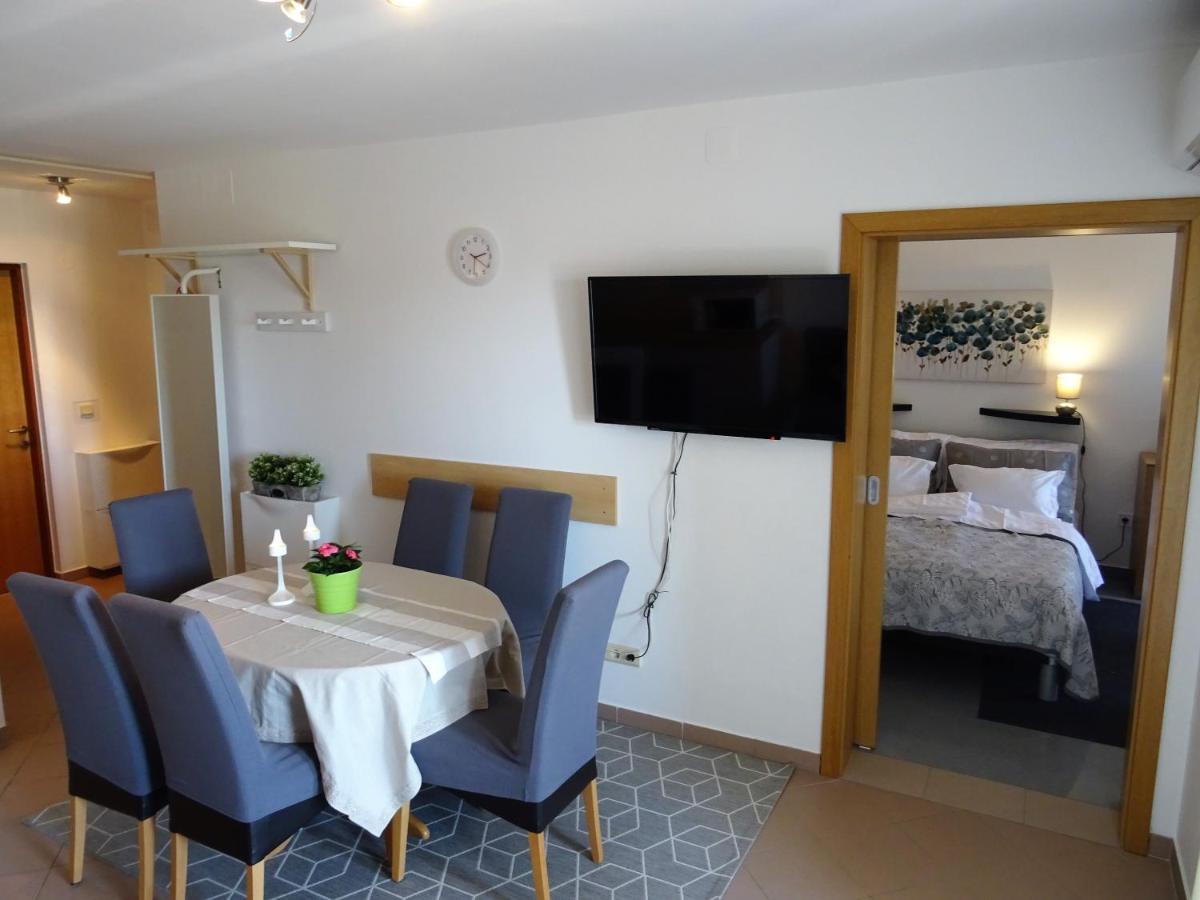 Apartments Topic Nin Bagian luar foto