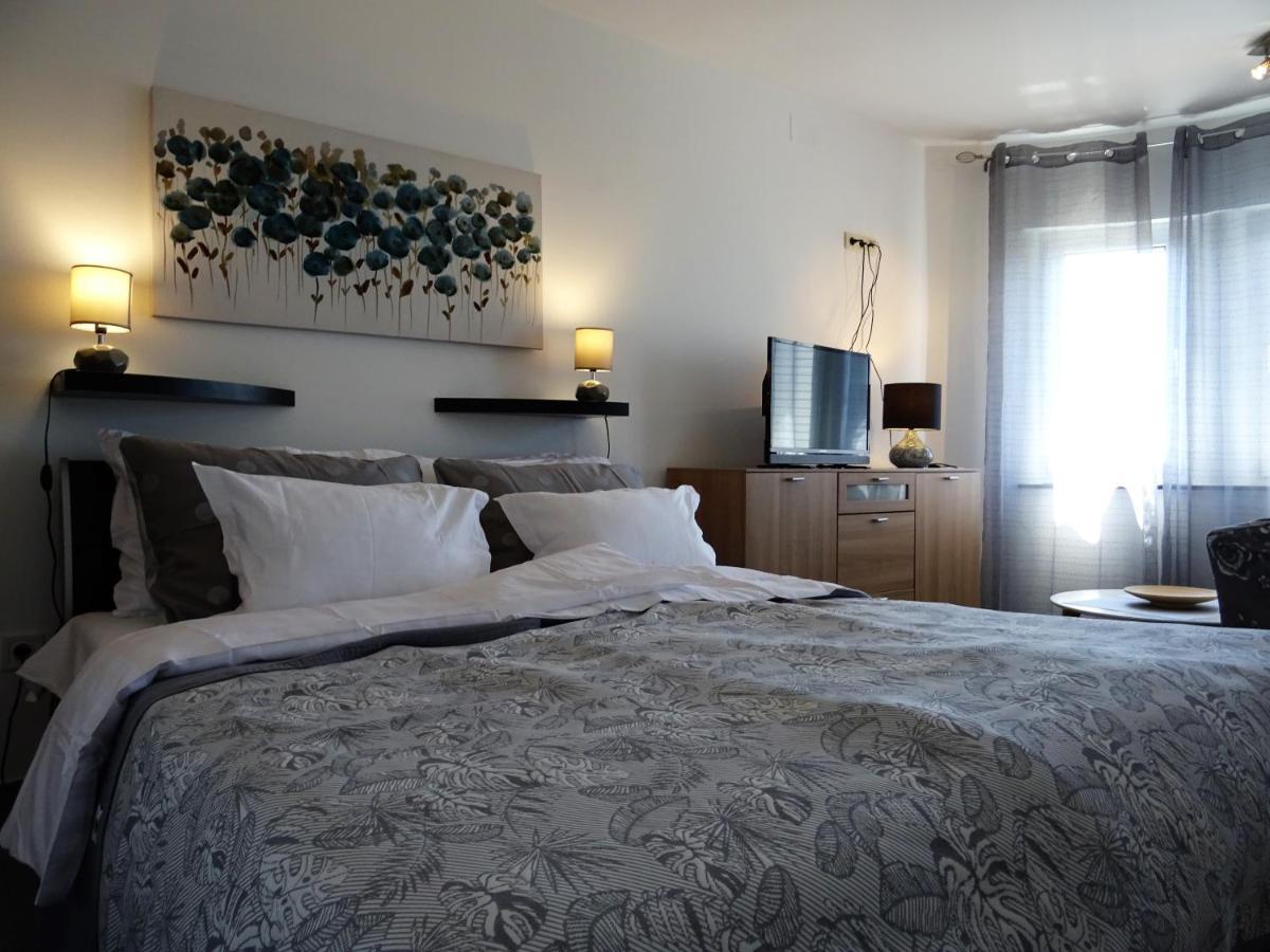 Apartments Topic Nin Bagian luar foto