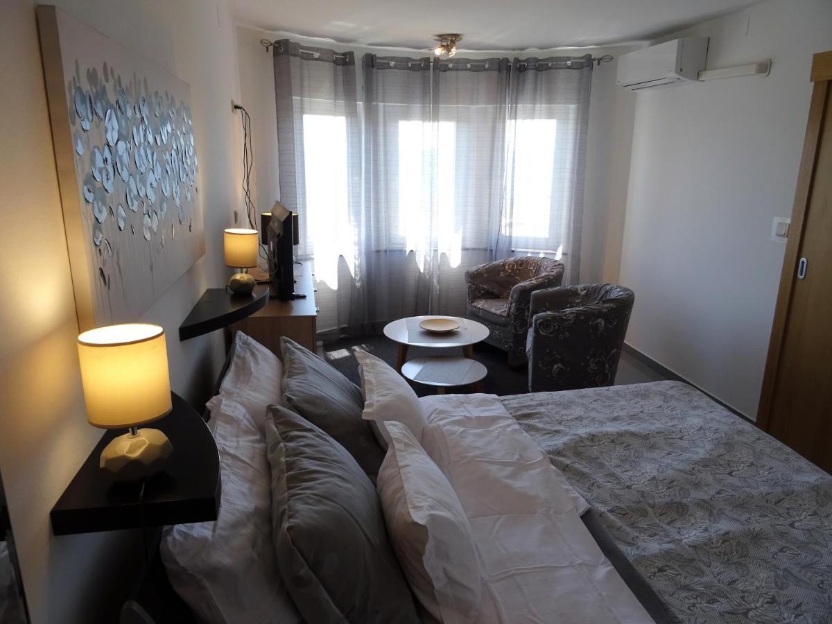 Apartments Topic Nin Bagian luar foto