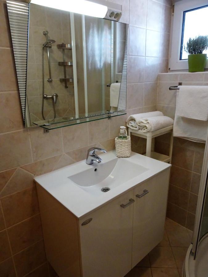 Apartments Topic Nin Bagian luar foto