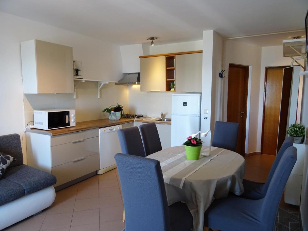 Apartments Topic Nin Bagian luar foto