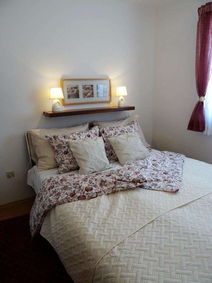 Apartments Topic Nin Bagian luar foto