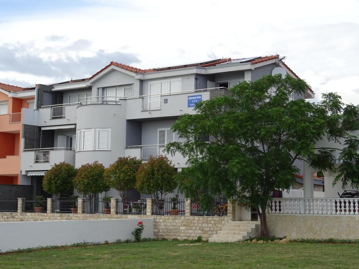 Apartments Topic Nin Bagian luar foto