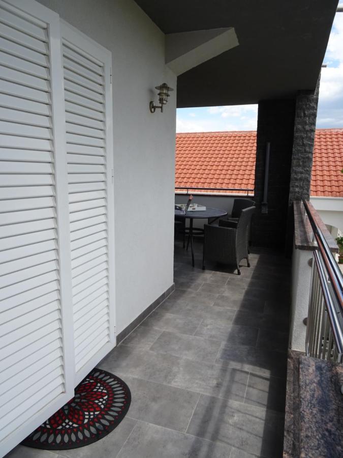 Apartments Topic Nin Bagian luar foto