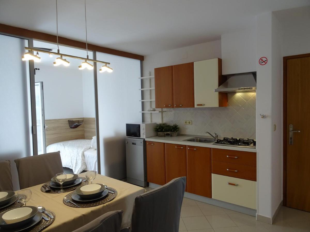 Apartments Topic Nin Bagian luar foto