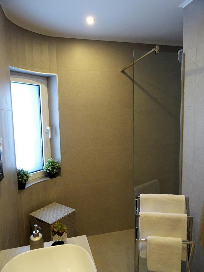 Apartments Topic Nin Bagian luar foto
