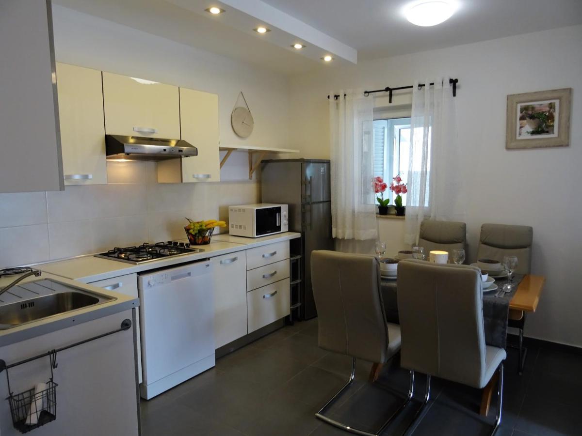 Apartments Topic Nin Bagian luar foto