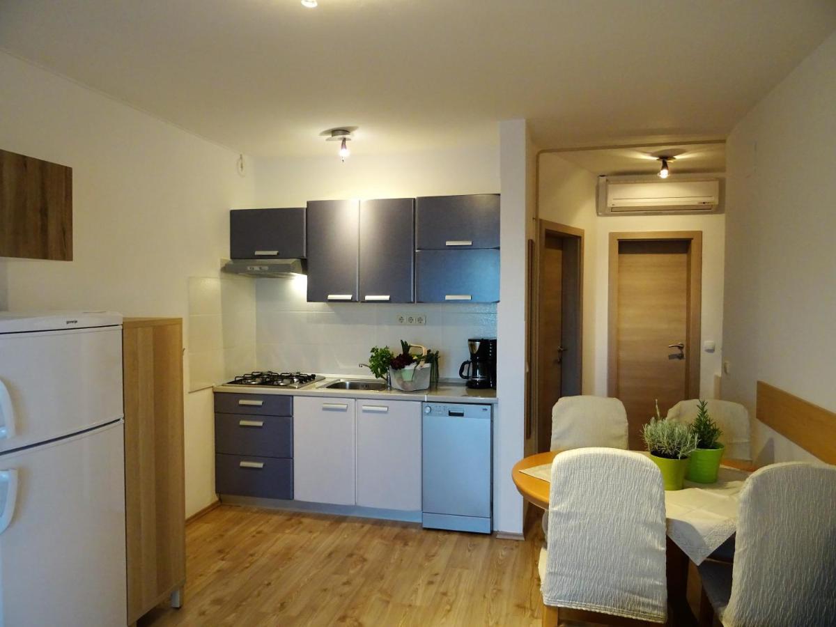 Apartments Topic Nin Bagian luar foto